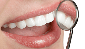 Clínica Dental Remei Gomà dentadura blanca y espejo